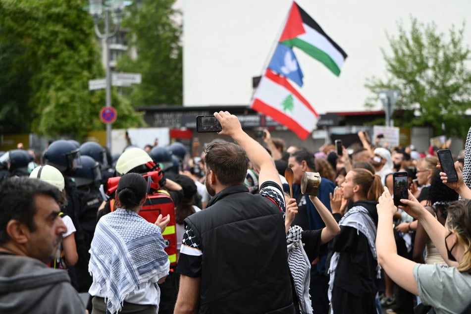 57 Personen wurden bei der Demonstration in Gewahrsam genommen.