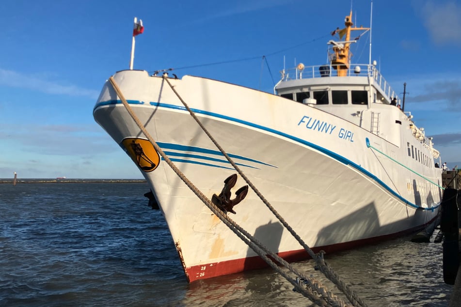 Fähre treibt manövrierunfähig auf der Nordsee: Starker Wind erschwert Rettung