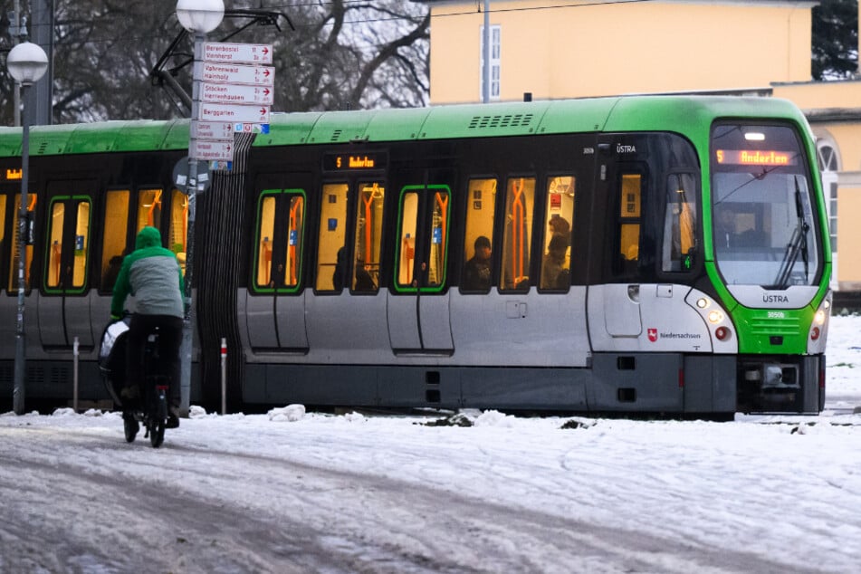 Der Stadtbahnverkehr in Hannover ist aufgrund der Wetterlage seit Freitagnachmittag deutlich eingeschränkt. (Archivfoto)