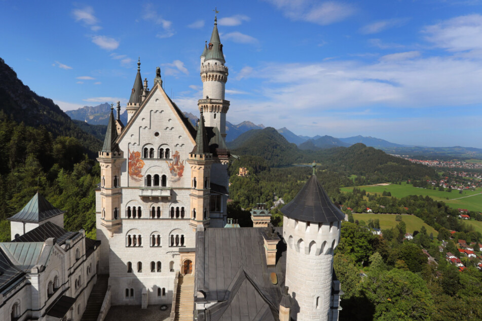 (Ge)Schloss(en) Neuschwanstein: dieses und die weiteren Besuchermagneten wurden nun dicht gemacht. (Archiv)