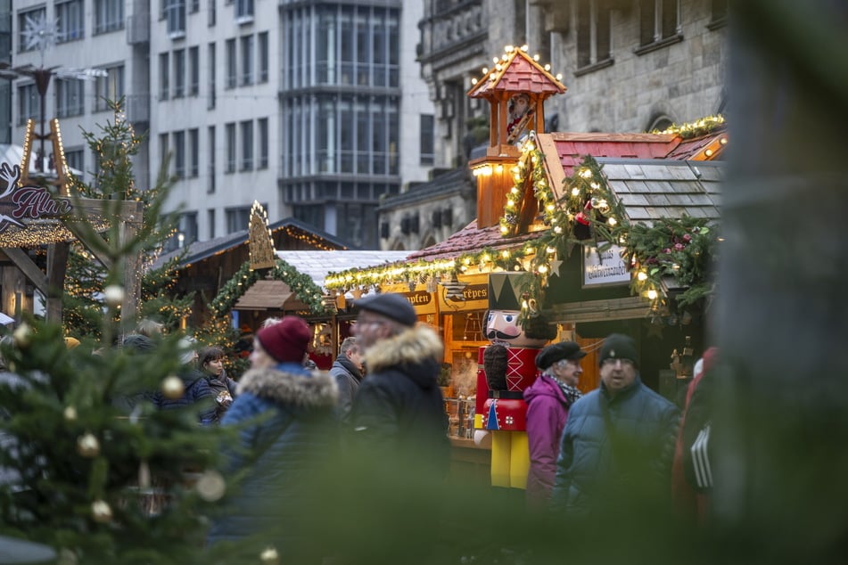 Auf dem Chemnitzer Weihnachtsmarkt holte sich Benjamin Duda die Vorfreude auf die Festtage.