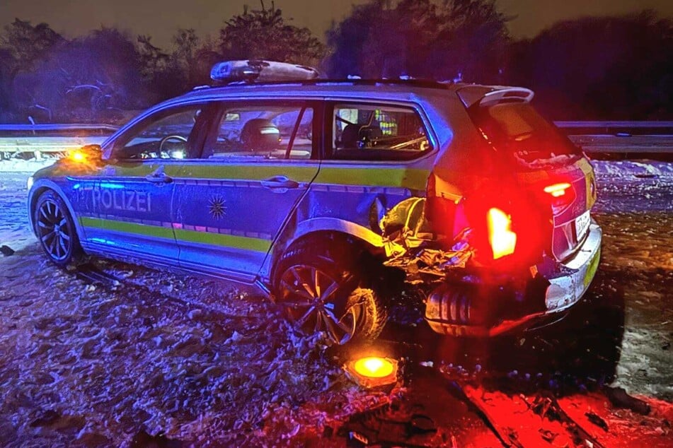 Die Streife sicherte gerade eine andere Unfallstelle, als sich der Crash ereignete.