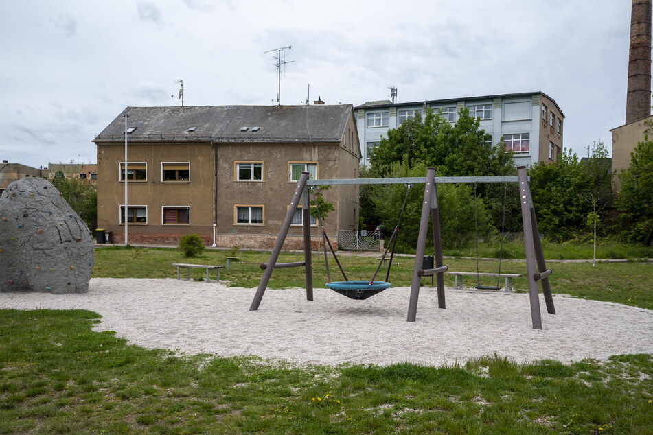 Unbekannte machten sich an Geräten des Crimmitschauer Spielplatzes zu schaffen. Sie lösten Schrauben und Muttern.