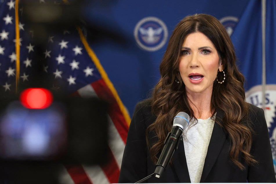 Kristi Noem announces body cam program for ICE agents in Minneapolis amid pressure for reform