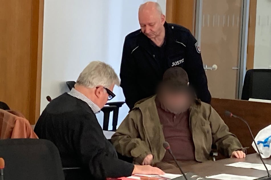 Rentner erschlägt seine Ehefrau mit Hammer: Gericht fällt Knallhart-Urteil