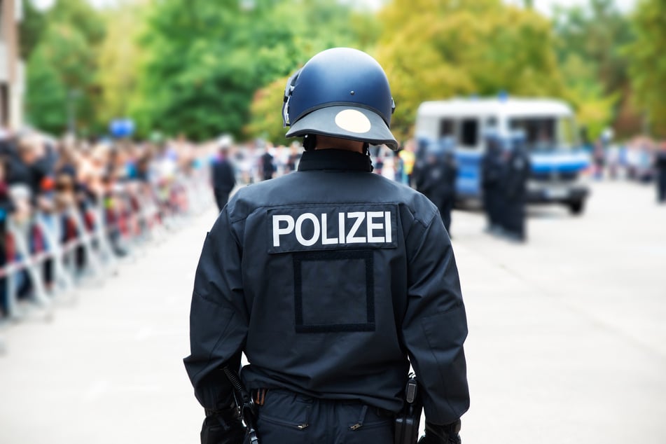 Am Samstag findet in Köln unter anderem eine große Versammlung mit geschätzt 15.000 Teilnehmern statt. Die Polizei wappnet sich. (Symbolbild)