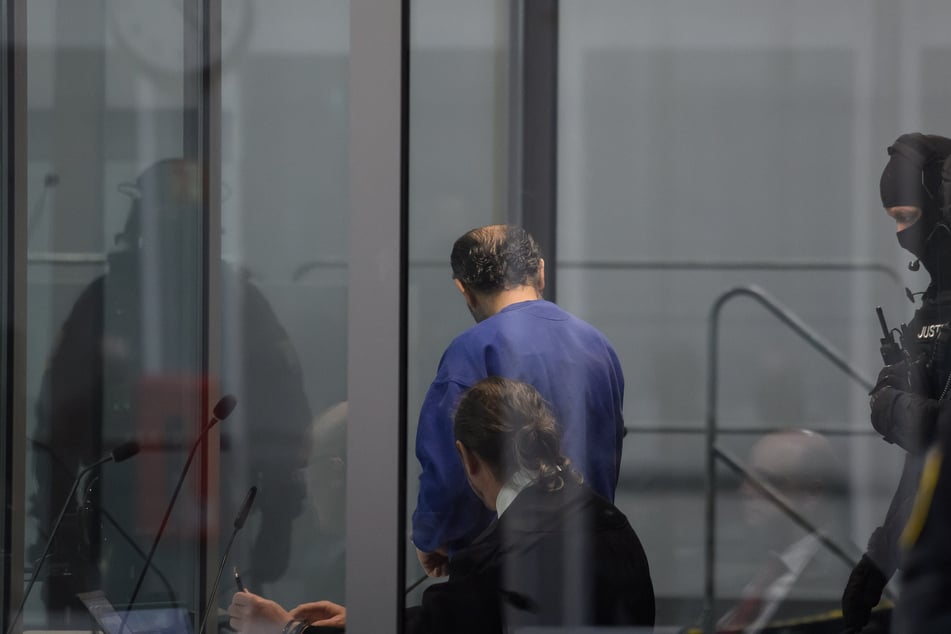 Das Testament und andere Schreiben von Taleb A. werden vorgelesen.