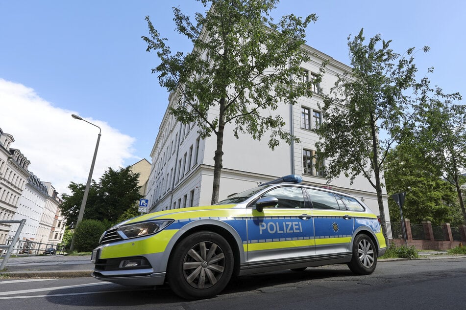 Am 23. Mai 2025 ging eine Drohmail bei einer Schule in Leipzig-Reudnitz ein. Schüler und Lehrkräfte wurden evakuiert. (Archiv)