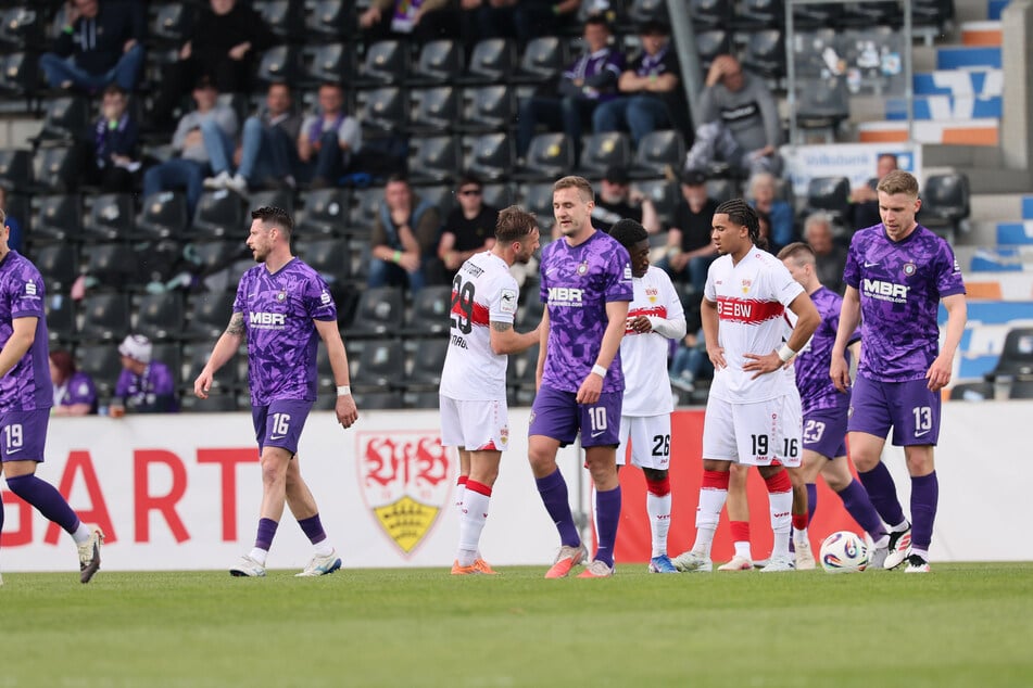 Noch vier Spiele, zwölf Punkte Rückstand und die deutlich schlechtere Tordifferenz gegenüber Saarbrücken. Nur die reine Mathematik hält Aue noch am Leben. Das 2:2 beim VfB II. war zu wenig.