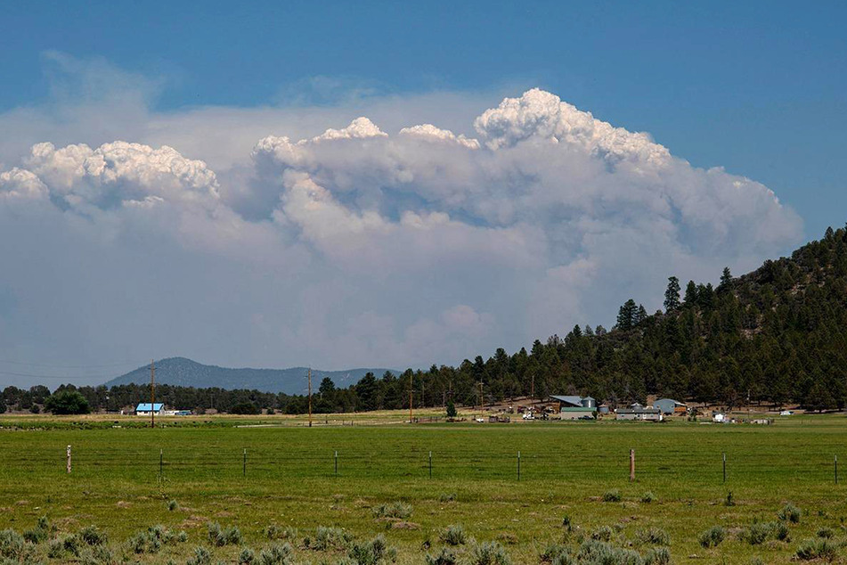 Rauch des Bootleg-Feuers steigt im Süden des US-Bundesstaates Oregon auf.