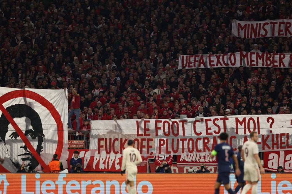 Die FC-Bayern-Fans ließen keinen Zweifel daran, was sie vom Club-Präsidenten der Gäste aus Paris halten.