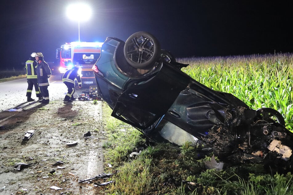 Der VW schleuderte in ein angrenzendes Feld.