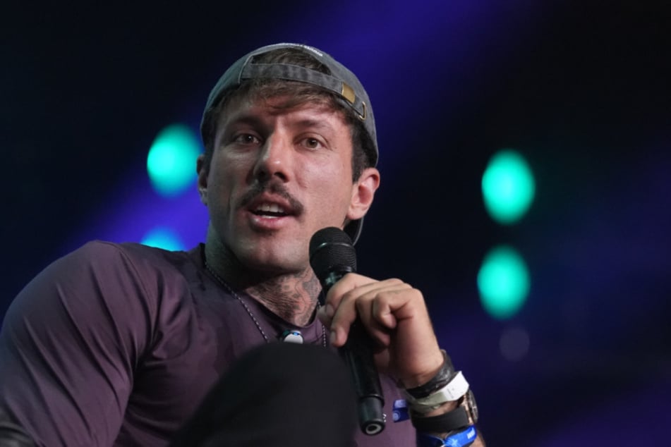 Der Fitness-Unternehmer (30) steht nach einem mutmaßlich gewaltverherrlichenden Kommentar stark in der Kritik.