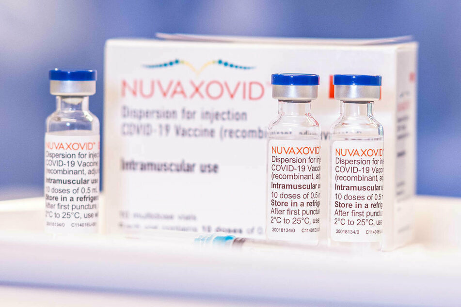 Im Freistaat haben die ersten Impfungen mit dem Proteinimpfstoff von Novavax begonnen.