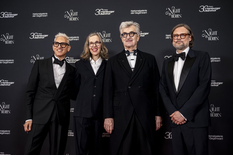 Auch Regisseur Wim Wenders (80, 2.v.r.), seine Frau Donata Wenders und die Direktoren des "Hamburger Bahnhof" kamen zu der Gala.