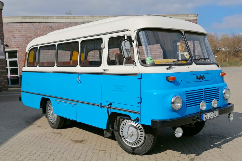 ROBUR-Busse wurden noch bis 1991 gebaut. Dieser hier ist aus dem Wendejahr 1989.