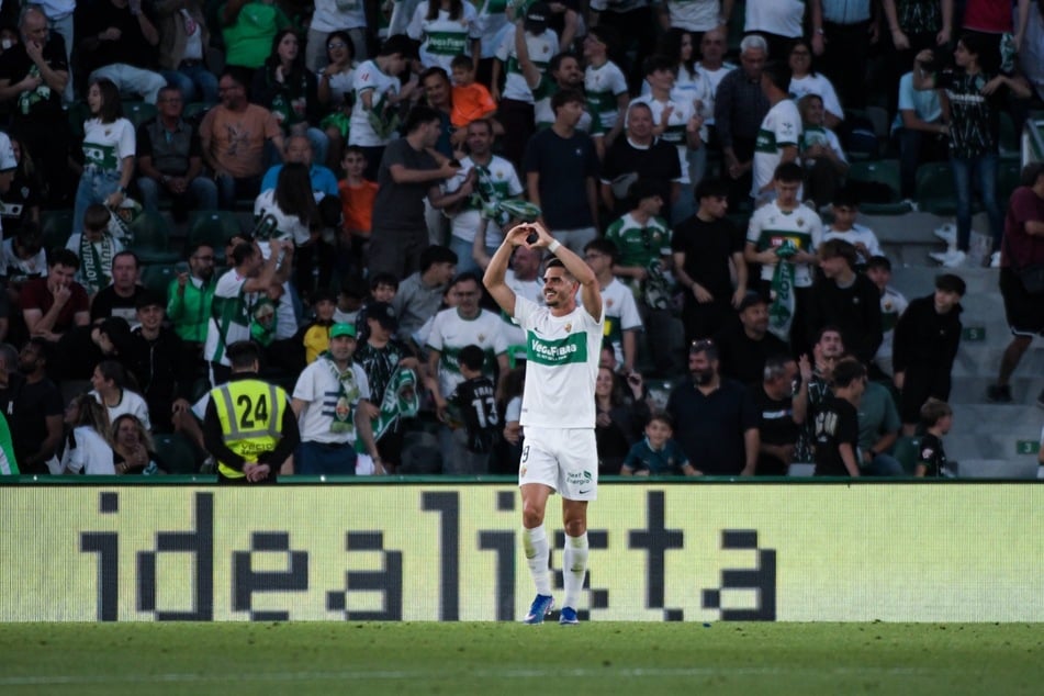 Glücklicher Andre Silva (30). Mit seinen zwei Treffern gegen Atlético Madrid wurde der Portugiese am Mittwoch ohne Ende gefeiert.