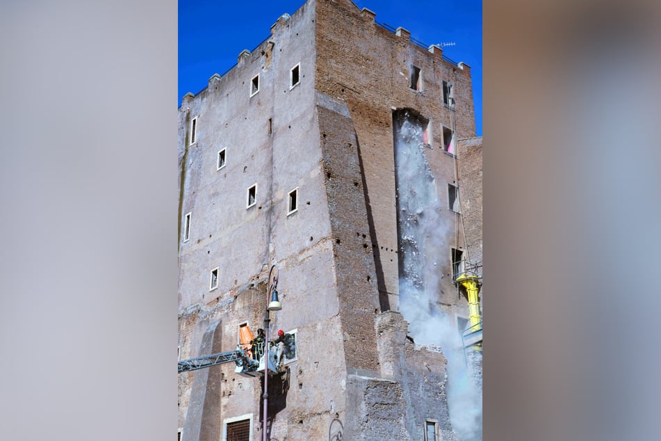 Im Zentrum der italienischen Hauptstadt ist ein Teil des mittelalterlichen Turms Torre dei Conti eingestürzt.