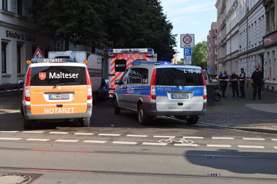 Bei der Auseinandersetzung in der Eisenbahnstraße wurde laut Polizei eine Person verletzt.