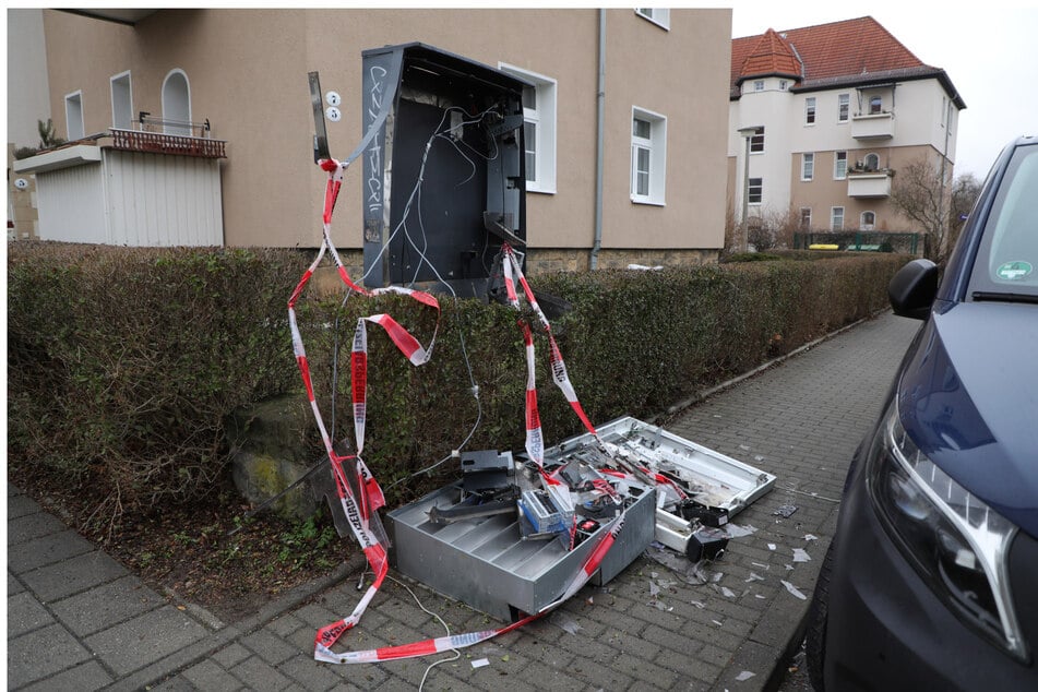 In der Nacht auf Samstag wurde in Dresden-Dobritz ein Zigarettenautomat gesprengt.