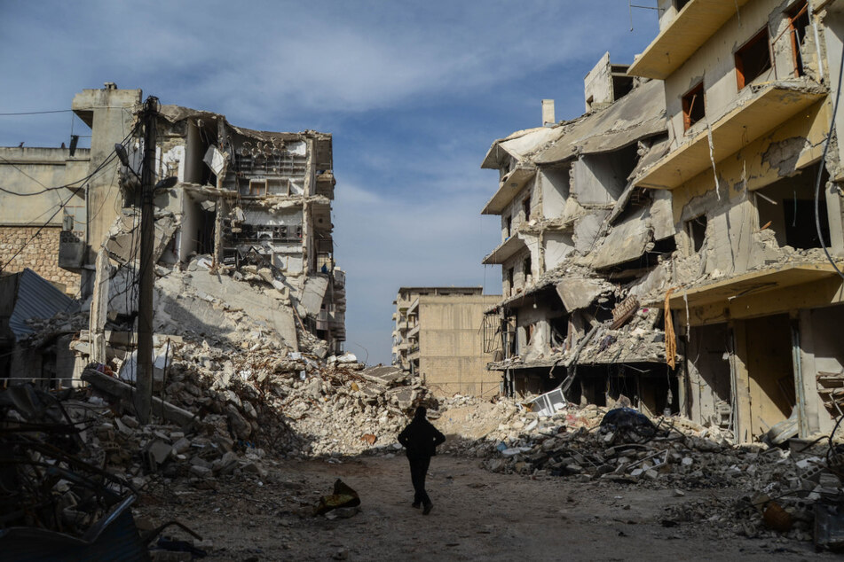 März 2020: Zerstörte Häuser zeichnen das Stadtbild von Ariha in Syrien nach einem Bombenangriff. Kurz zuvor hatten der türkische Präsident Erdogan und Kremlchef Putin eine Waffenruhe in Idlib ausgehandelt, die jedoch brüchig war.