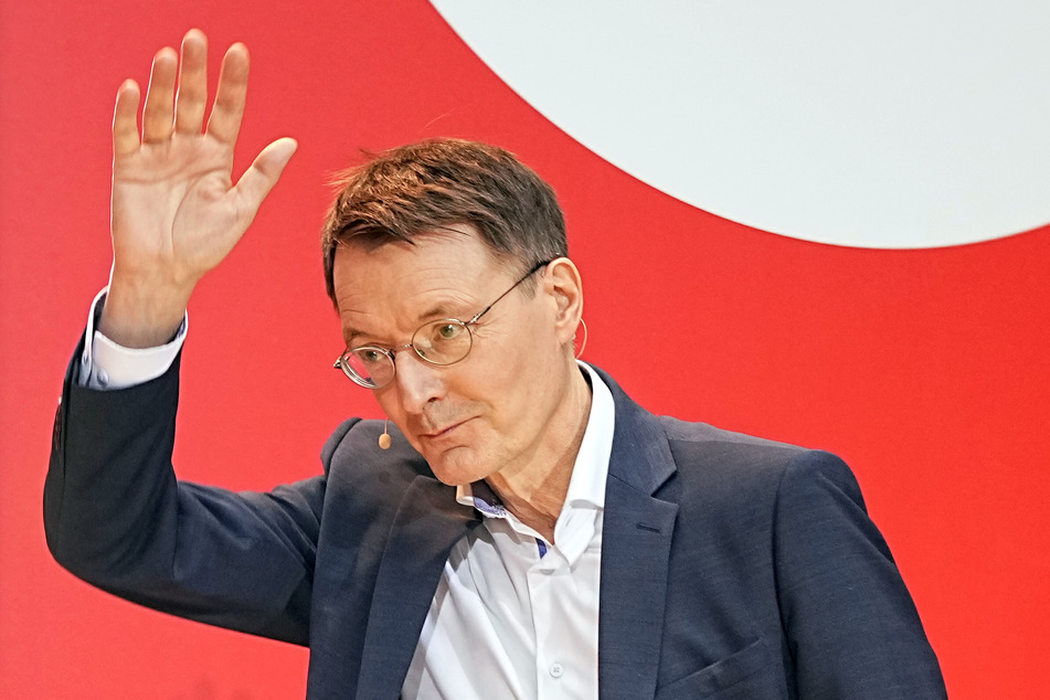 Wie die SPD mitteilte, soll Karl Lauterbach (58) auf Jens Spahn (41, CDU) folgen!
