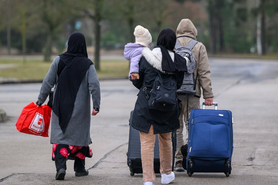 Im Vergleich zum Vorjahr ist die Zahl der Asylerstanträge um 48 Prozent gesunken. (Symbolbild)