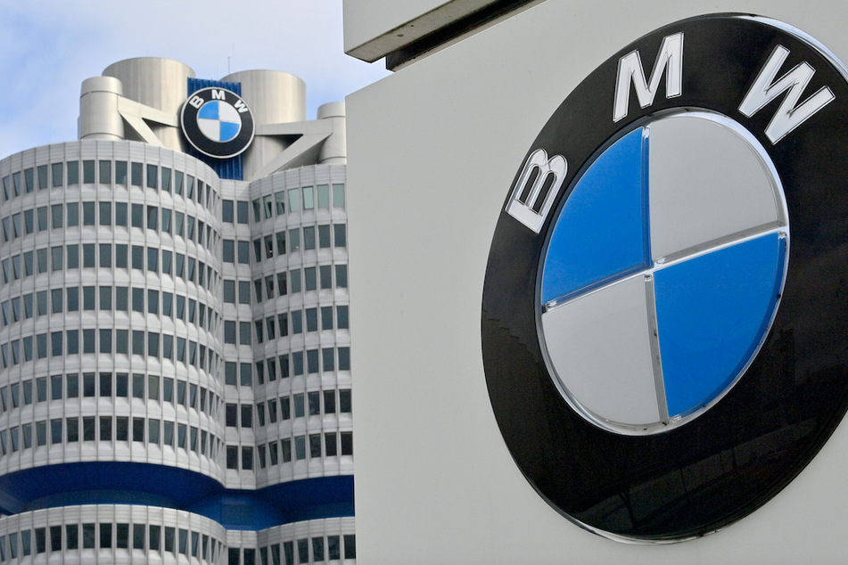 Die Produktion steht beim Autobauer BMW wegen Chipmangels still.