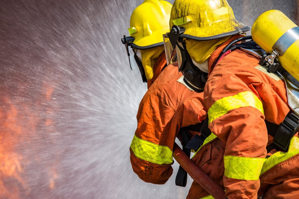 Auf der A3 bei Marktheidenfeld (Unterfranken) kam es zu einem Brand eines Schwerlasttransporters. (Symbolbild)