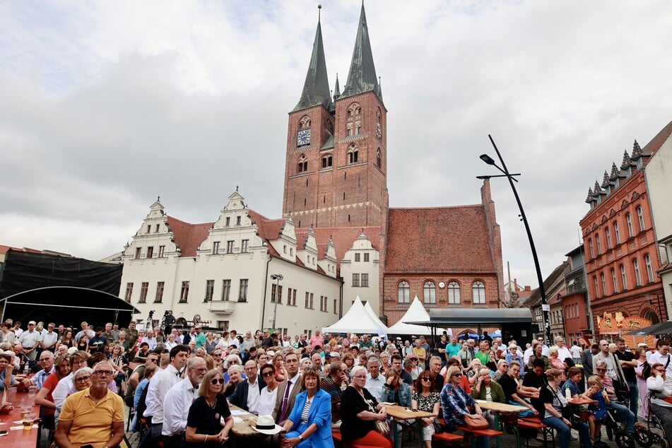 Etwa 150.000 Menschen nahmen am Sachsen-Anhalt-Tag in Stendal teil.