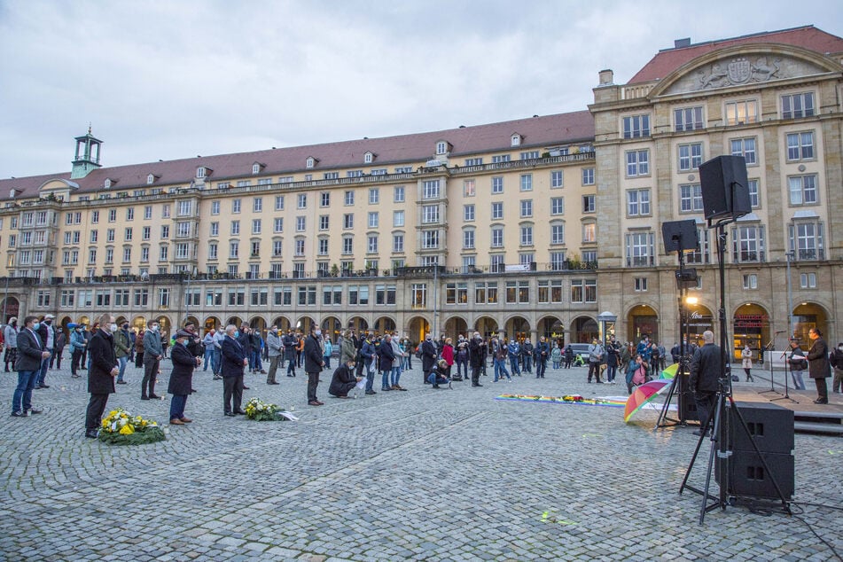 Im November 2020 gab es eine Mahnwache des CSD für den Erstochenen auf der Schloßstraße.