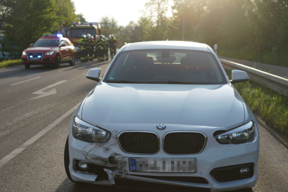 Mit diesem BMW ist der Fahrer mit einem Traktor kollidiert.