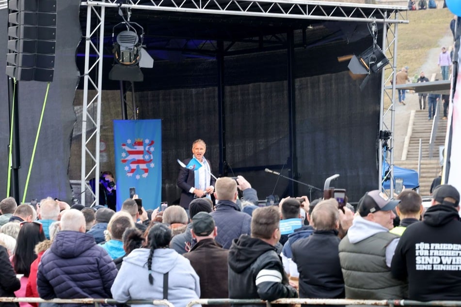 Auf dem Domplatz hielt die AfD Thüringen ihren Wahlkampfabschluss mit Thüringens AfD-Landeschef Björn Höcke (52) ab.