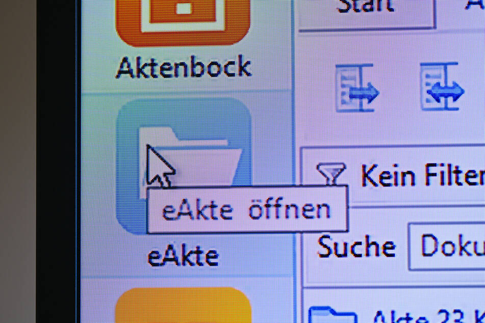 Sachsen hat die E-Akte, also die elektronische Akte, eingeführt. Bei der Bearbeitung von Asylanträgen sollen zudem KI-Tools wie der "Aktendurchdringungsassistent" helfen.