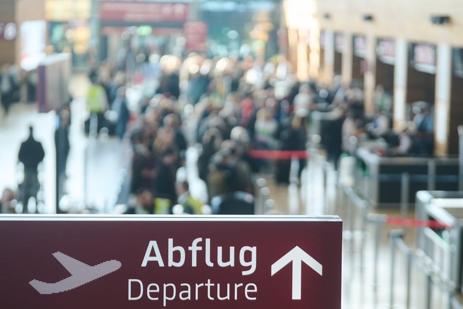 Der BER erwartet fast 40.000 mehr Flugäste als an Pfingsten 2023. (Symbolbild)