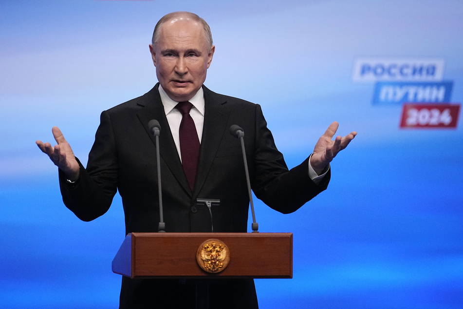 Kreml-Chef Wladimir Putin (71) fordert den Geheimdienst zur Jagd auf "Verräter" auf.