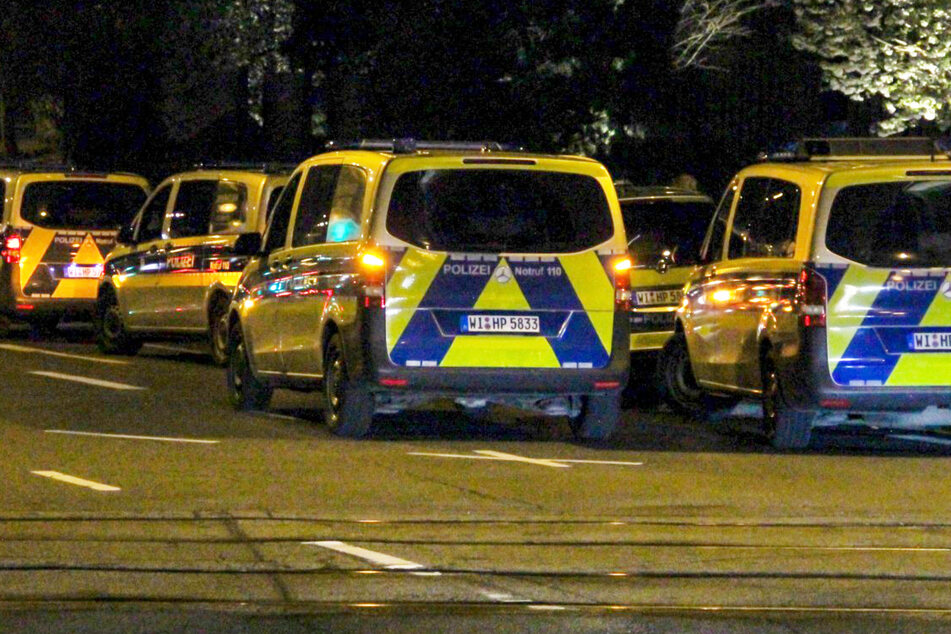 Rund 70 Einsatzkräfte der Polizei, Feuerwehr und des Rettungsdienstes waren vor Ort.