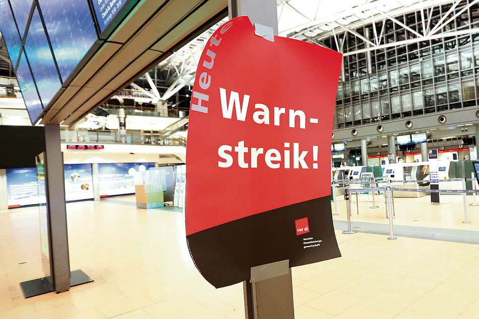 Auch auf Deutschlands Flughäfen findet am Montag mal wieder kaum regulärer Flugbetrieb statt.