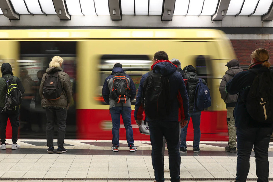 Berliner Fahrgäste müssen am Mittwoch und Donnerstag mit Einschränkungen bei der S-Bahn rechnen. (Symbolfoto)