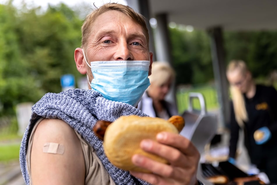 In Aue-Bad Schlema gibt es nach der Impfung zur Belohnung eine Bratwurst.