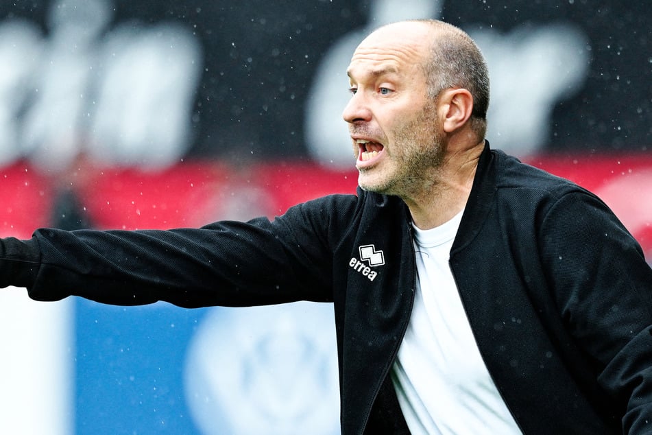 Trainer Daniel Scherning (42) übernahm die Mannschaft des SV Wehen Wiesbaden im November 2025. (Archivfoto)