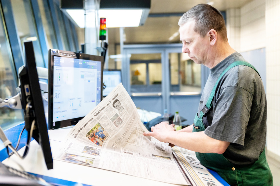 Zeitung in Perfektion: Als Rollen-Offsetdrucker / Medientechnologe Druck (m/w/d) bist Du am Zahn(rad) der Zeit(ungsproduktion).
