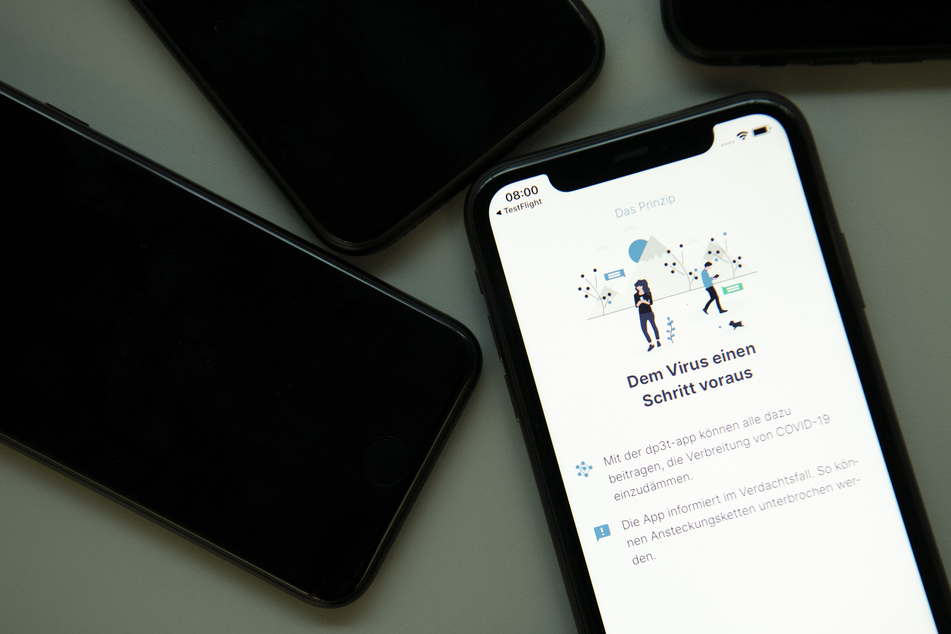 Auf dem Bildschirm eines Smartphones, auf dem die dp3t-App (Decentralized Privacy Preserving Proximity Tracing) geöffnet ist. Die Applikation wird zur Zeit in der Technischen Hochschule "Ecole polytechnique federale de Lausanne" (EPFL) für die Schweiz getestet.