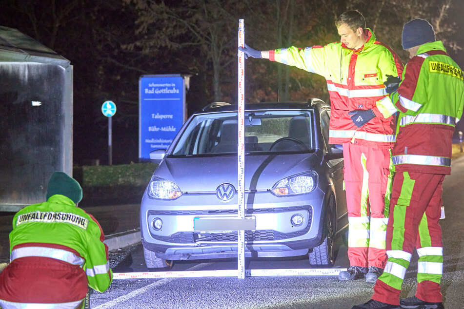 VW erfasst Fußgänger: 56-Jähriger stirbt noch am Unfallort