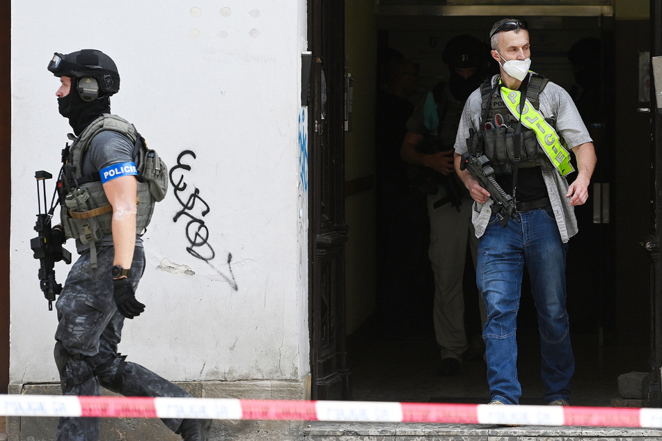 Schüsse in Prag: Mann tötet Arbeitsamt-Mitarbeiterin