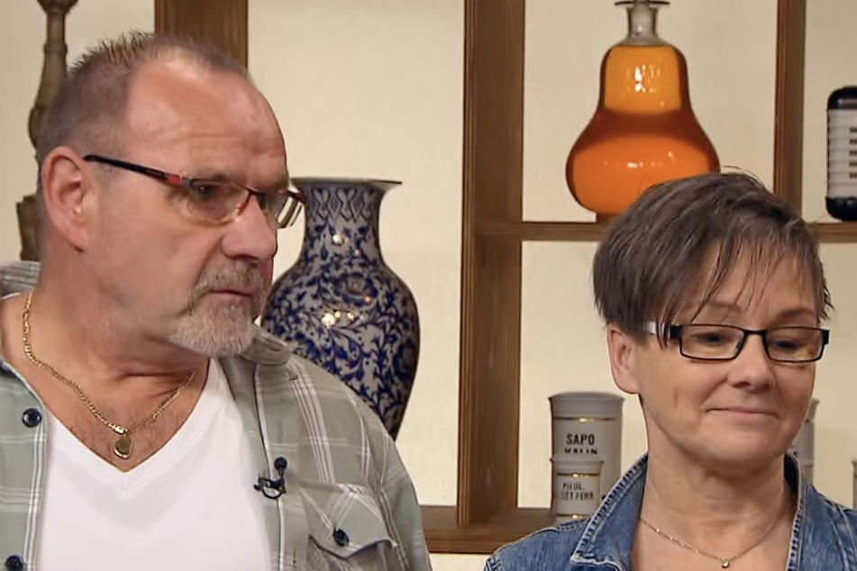 Eva und Dirk Lablans aus Coesfeld wollen bei "Bares für Rares" ein Schmuckstück verkaufen.