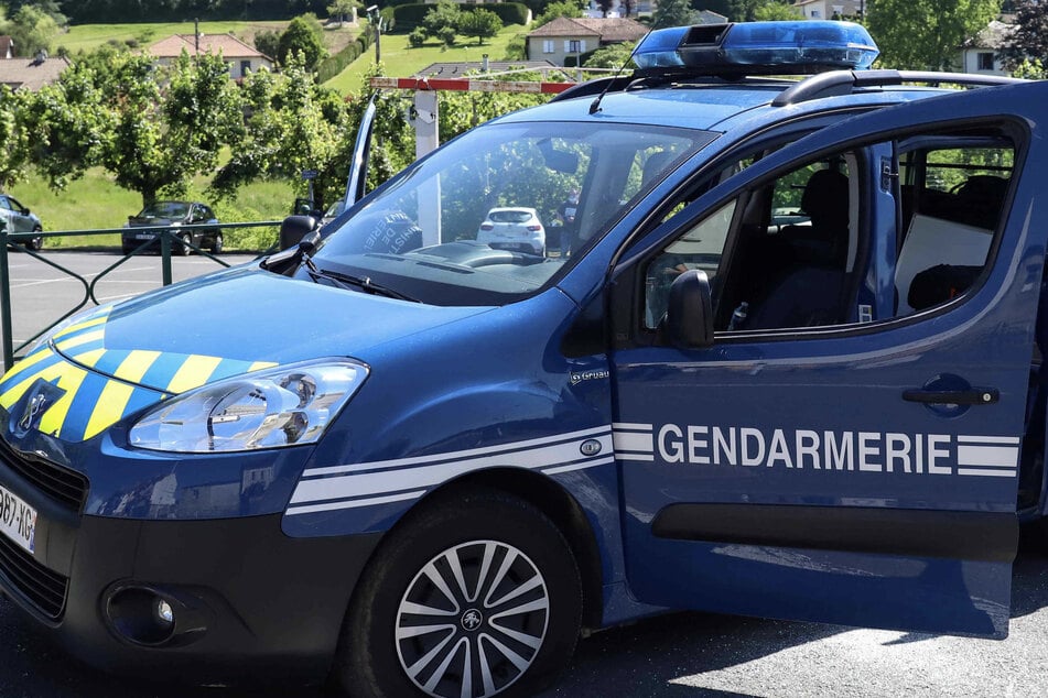 Unfassbarer Fall: Kind seit 2024 in Lieferwagen eingesperrt