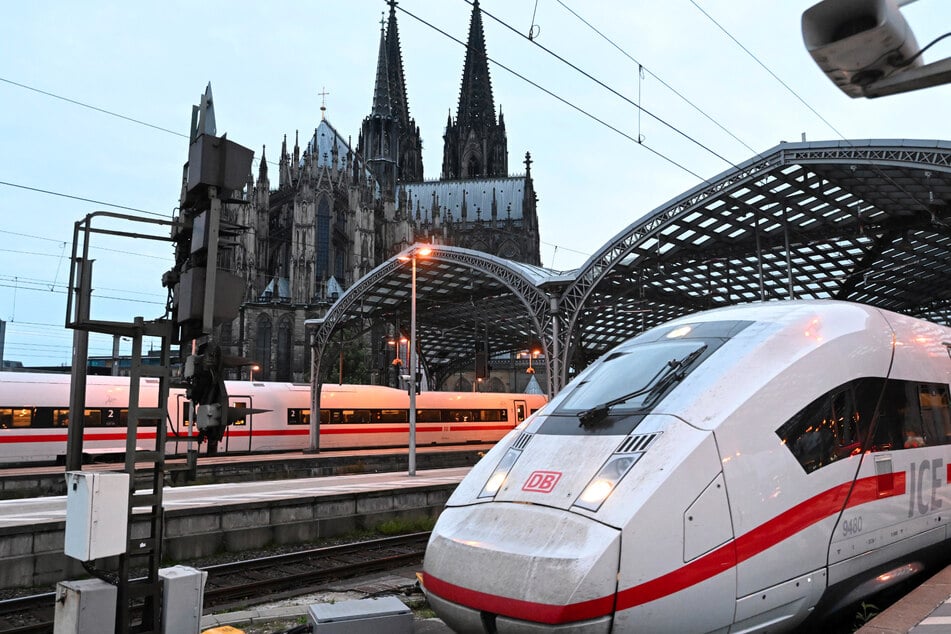 Die beiden Taschendiebe stahlen den Rucksack eines 46-Jährigen aus dem ICE 618, konnten am Kölner Hauptbahnhof aber festgenommen werden. (Symbolfoto)