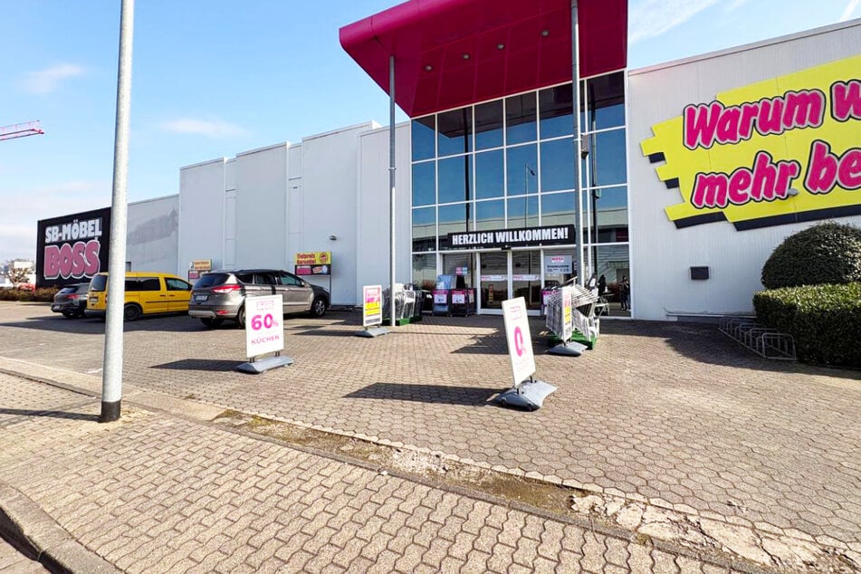 Möbel Boss gibt hohe Rabatte und bleibt am Sonntag (1.3.) geöffnet