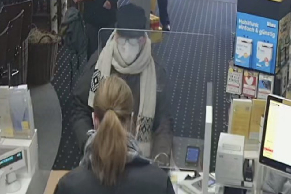 Mit diesem Foto sucht die Polizei nach dem Mann. Wer kann Hinweise geben?